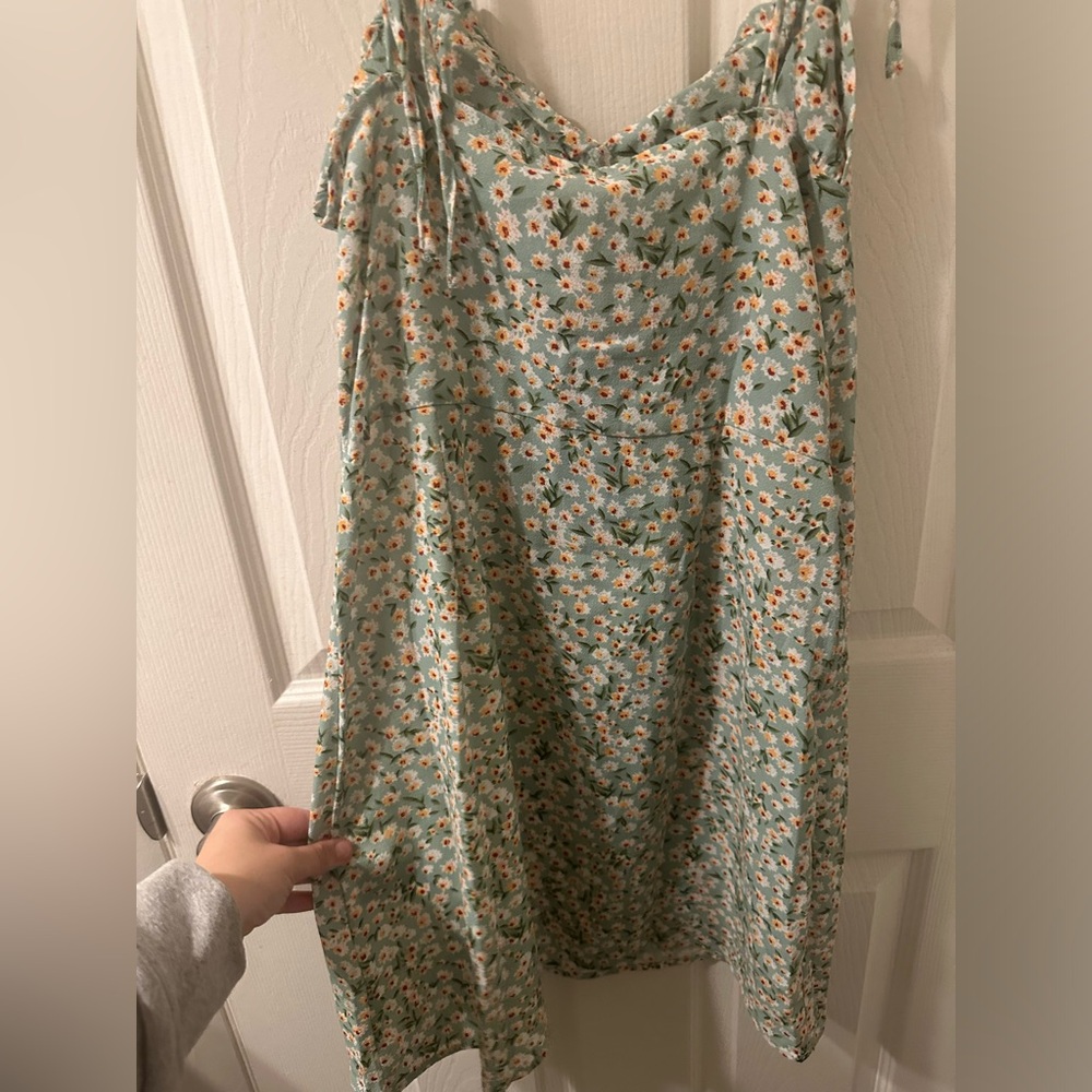 Dress - Picture 3 of 3